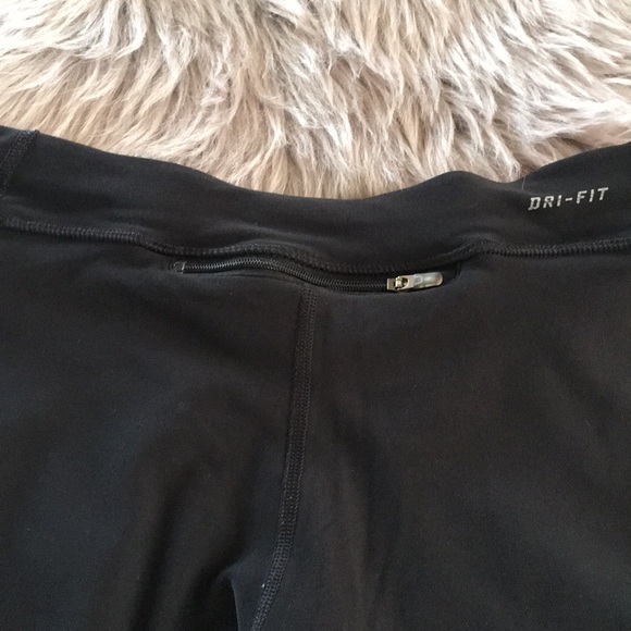 NIKE EUC Active/running  crop pant size S - Picture 5 of 5